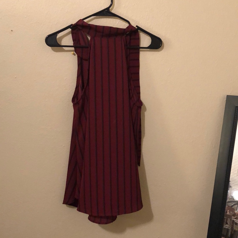 Sleeveless high neck shirt